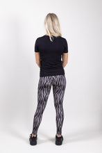 Afbeelding in Gallery-weergave laden, Orango Running - Womens T-shirt short sleeve V-neck - Black - P010201A